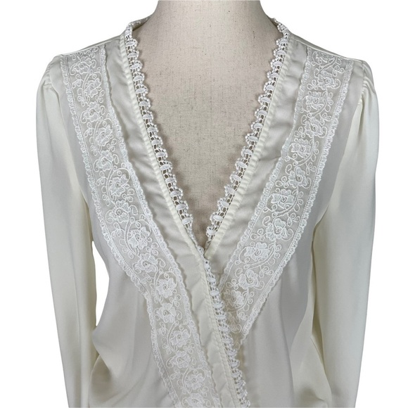 Mi Ami Ivory Long Sleeve Blouse - Picture 2 of 7